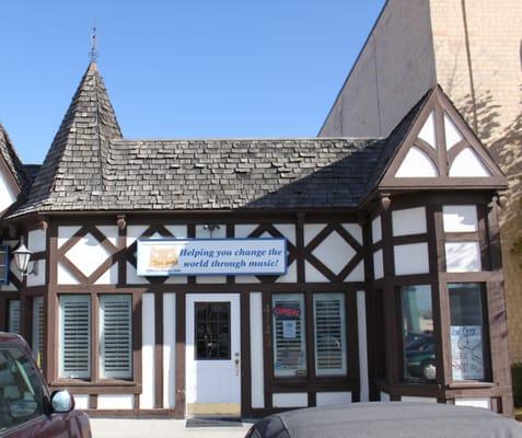 Our new, beautiful storefront!