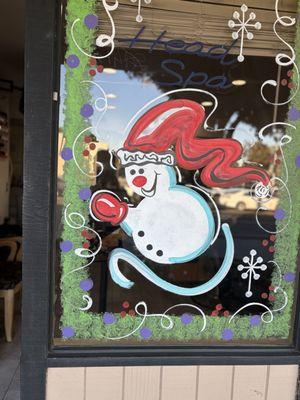 Sandy's Salon offers relaxing headspas.