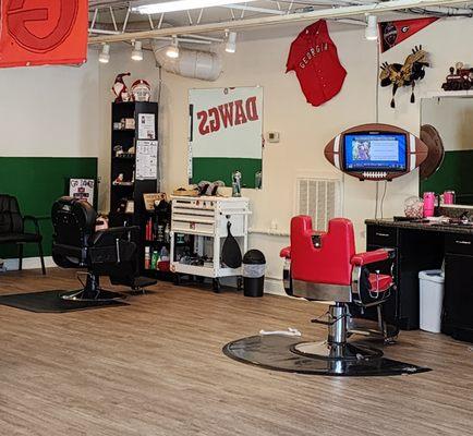 My barber station...I work Thursday and Fridays..Appointments and walks ins..I take Venmo Cash or Zelle