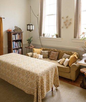 "Beacon" is a warm sacred space created to assist you on your healing journey. Reiki sessions, private consultations and workshops.