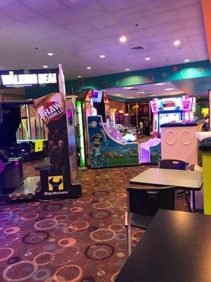 Hoopla's Family Fun & Grill