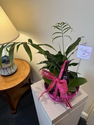 Flowers delivered to my aunt's funeral - spartan, weak, ugly, and in a bright pink basket. These look nothing like what I ordered online.