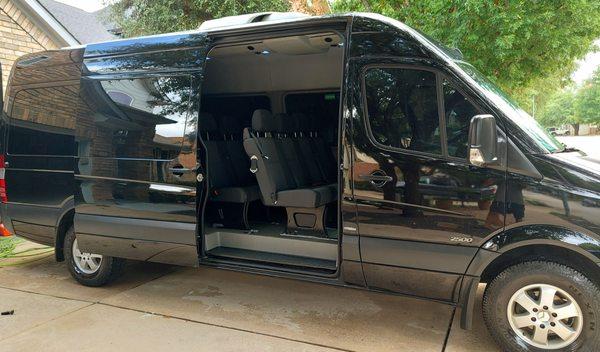 M&M Austin Limousines