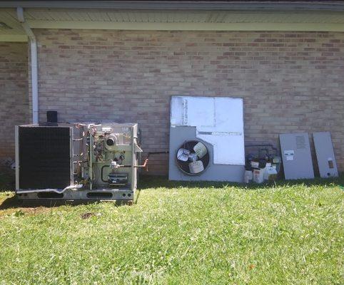 Schedule your preventive maintenance check-up with indoor and outdoor coil cleaning today!