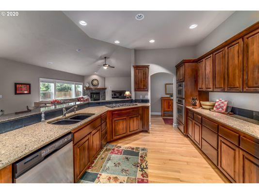 Eugene realtor selling home