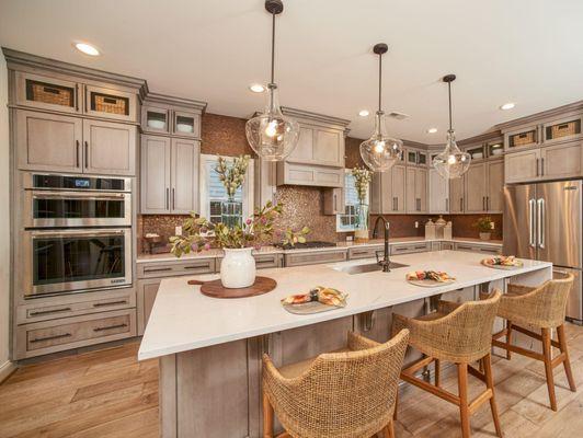 We are a full-service bathroom remodeling and window replacement company in Roseville that can help you create the perfect li...