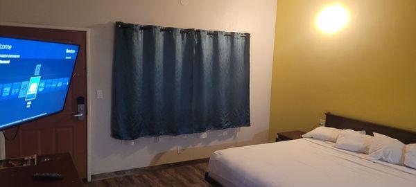 Clean and comfortable... On-demand access threw my remote. Free WiFi, AC/ Heat, and the no-smoking room I got did not smell like smoke.