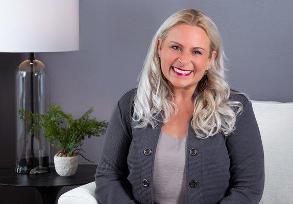 Darcy Stivland is both an experienced clinical psychotherapist and executive coach. Her psychotherapy clients are frequently experiencing a