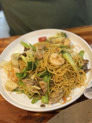 F7: Combo Stir Fried Noodle.... Delicious!
