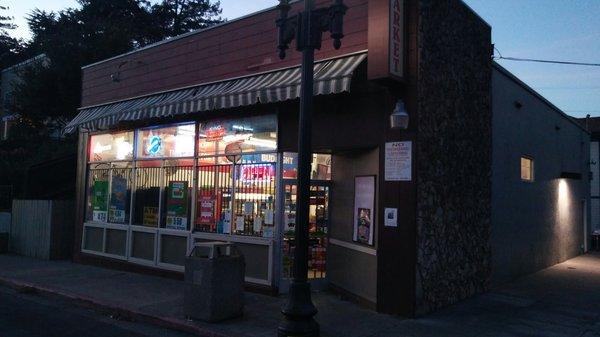 Val's Heritage Market