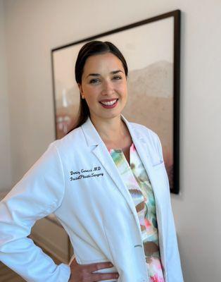 Dr Gerecci is a facial plastic surgeon specializing in cosmetic procedures of the face and neck.