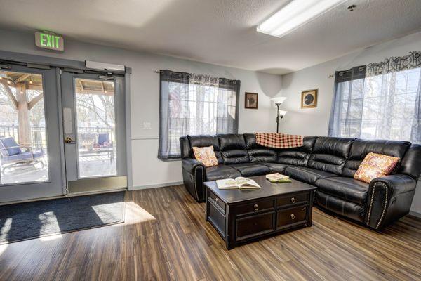 Blue Haven Memory Care - Dallas, OR | Community room