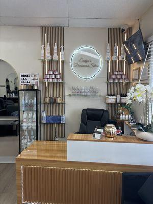 Evelyn’s Dominican Salon