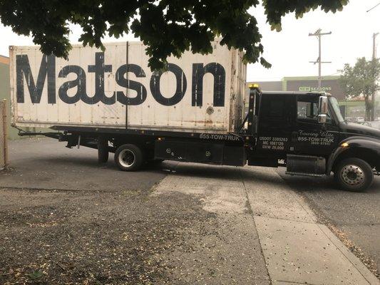 Big Container towing is no problem for Towing Elite