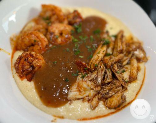 CRAB SHRIMP & GRITS Creamy cheese grits, jumbo blackened shrimp, jumbo crab meat w/Creole sauce & croissant