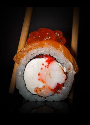A true showstopper! #1 most-loved by our guests!
Tiger Shrimp, cream cheese, red tobiko finished with fresh salmon and ikura chum.