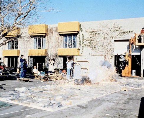 The building looks the same today.