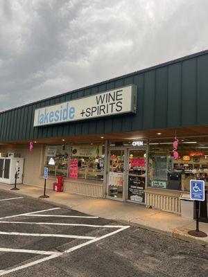Lakeside Wine + Spirits