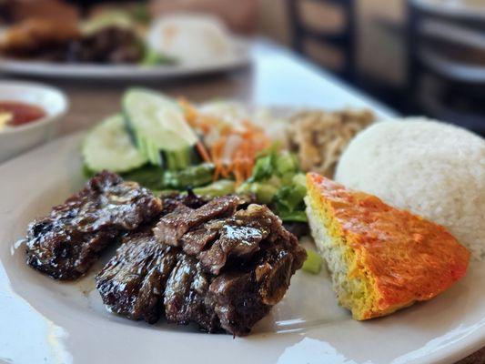 #40 Beef rib + egg cake + shredded pork