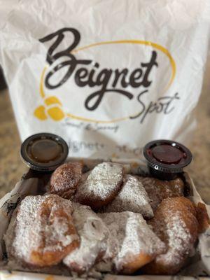 Classic beignets (8 pack) with raspberry and caramel dipping sauce.