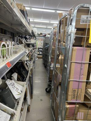 Complete inaccessible aisle