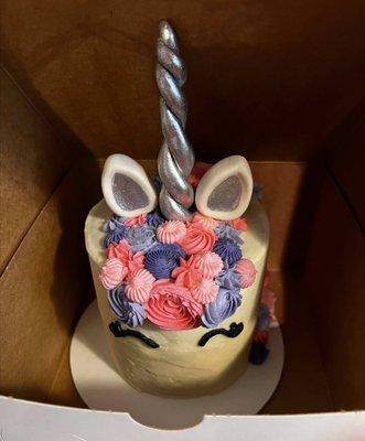Small unicorn smash cake.