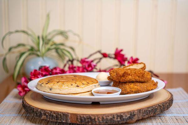 All-day vegan brunch in Downtown LA. Try our crispy vegan chicken with fluffy pancakes and warm maple syrup.