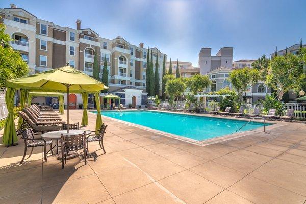 Pinnacle at MacArthur Place - Pool Area