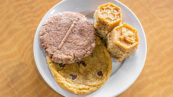 Snickerdoodles, chocolate chip cookies, and honey cakes oh my!