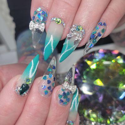 Beautiful GelX full set with custom nail art #labelleza #studioartist #nailart #nailartist #toledoartist #nailsalon #gelx #handpaintedart