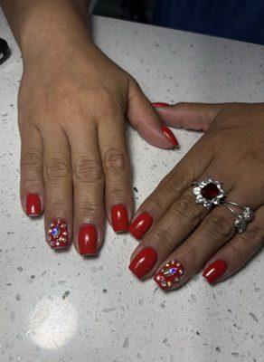 Gel manicure with ringtones
