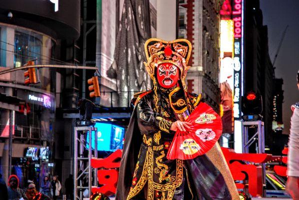 amazing Shichuan opera change face perform at time Sq