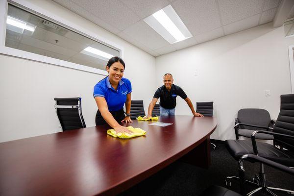 Sparkling Cleaning Crew Service