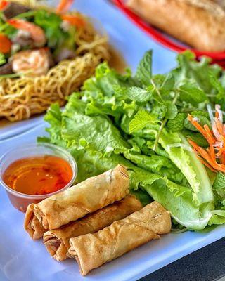 Seafood egg roll. IG: foodie.maps