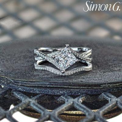 Find your dream wedding set with help from Simon G Jewelry!