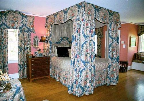 An Elegant Bed Drapery
