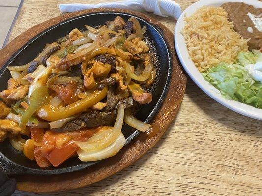 Chicken & steak fajitas with chips