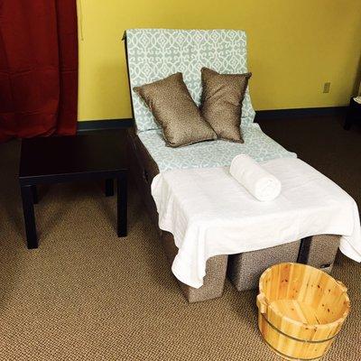 With all different of careers that remain on your feet all day long?Come in to treat yourselves. You will fall in love with foot massage.