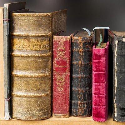 Julie Stackpole: Hand Bookbinding