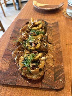 Squash toast appetizer with caramelized onion jam