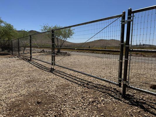 Bare metal gate with no climb wire