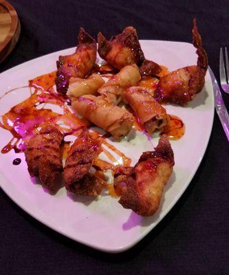 Ivy's platter. Crab rangoons good, spring rolls not good.