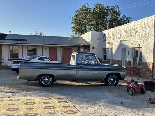 Earl's Rt 66 Motor Court