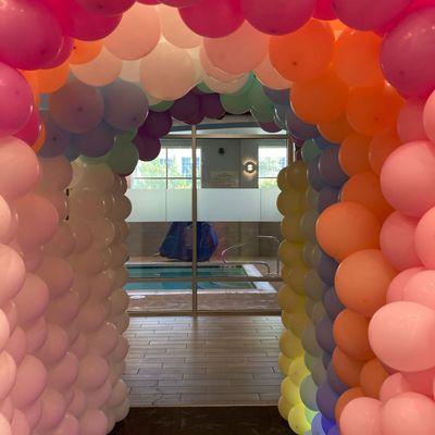 balloon tunnel for a baby shower