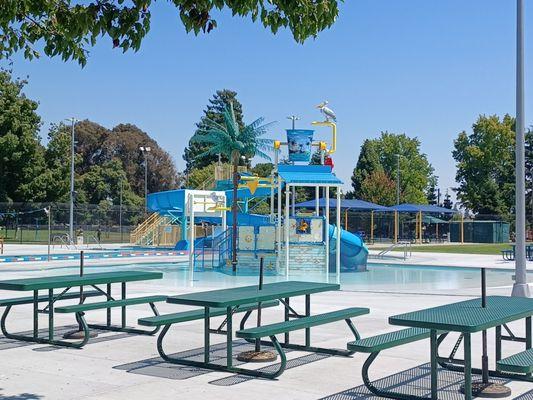 San Leandro Family Aquatic Center