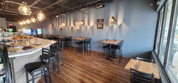 Mingle Cafe and Cocktail Bar