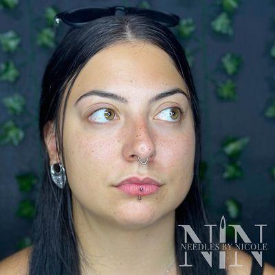 Vertical labret by Nicole