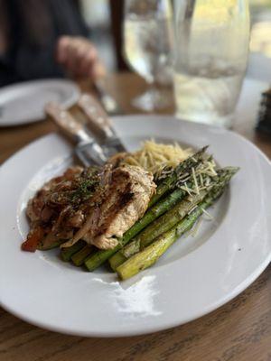 Bistro chicken w asparagus and linguine pasta