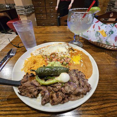 We come here on grocery day monthly. Carne Asada is always perfect. Service is awesome, drinks good, and bano clean. Always a pleasure.