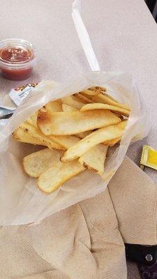 6/29/19. New fries .... homestyle cut and thin. Like mine with seasoned salt dipped in hot sauce.